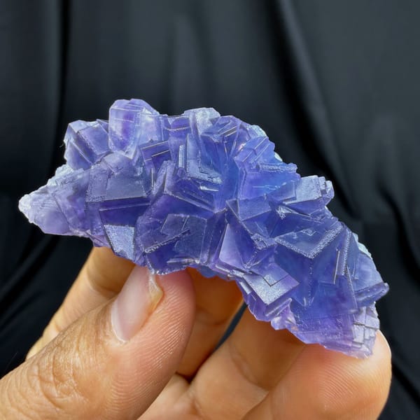 Complete front source-photo view of violet-blue fluorite from Zhejiang