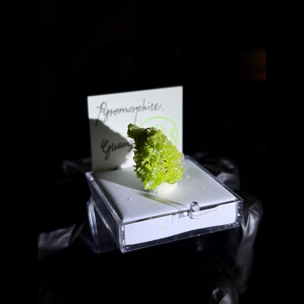 Apple-green pyromorphite from Guilin, Guangxi — complete view