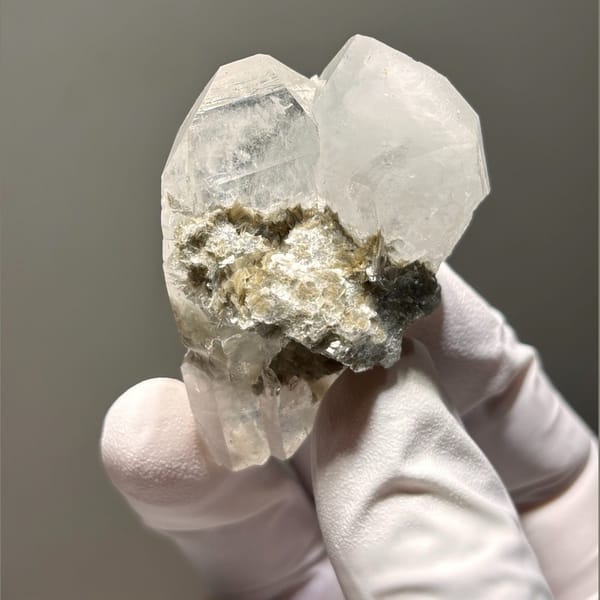 Quartz with Mica Xuebaoding 5.1 cm — complete view