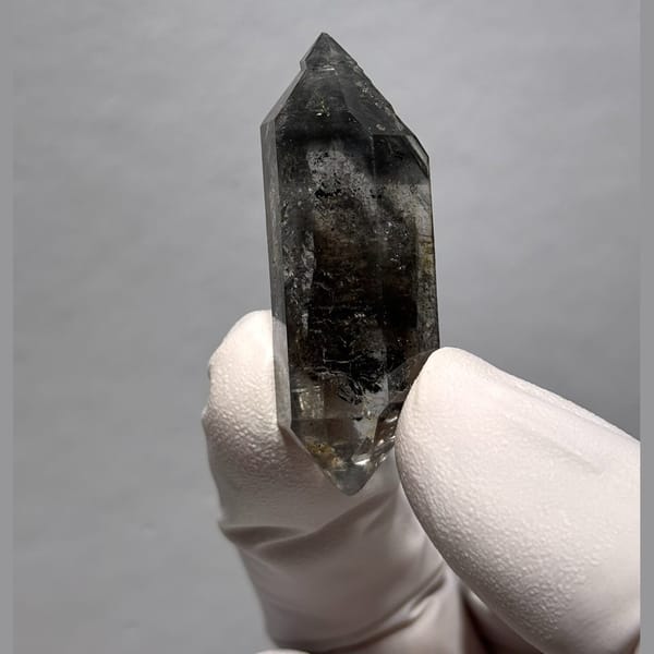 Flowing-Sand DT Quartz Yunnan 4.4 cm — detail view