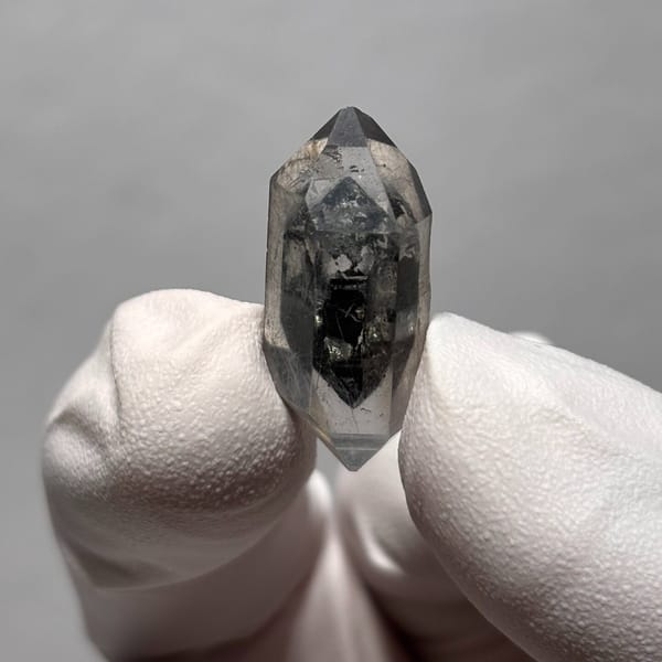 Phantom DT Quartz Yunnan 2.5 cm — detail view
