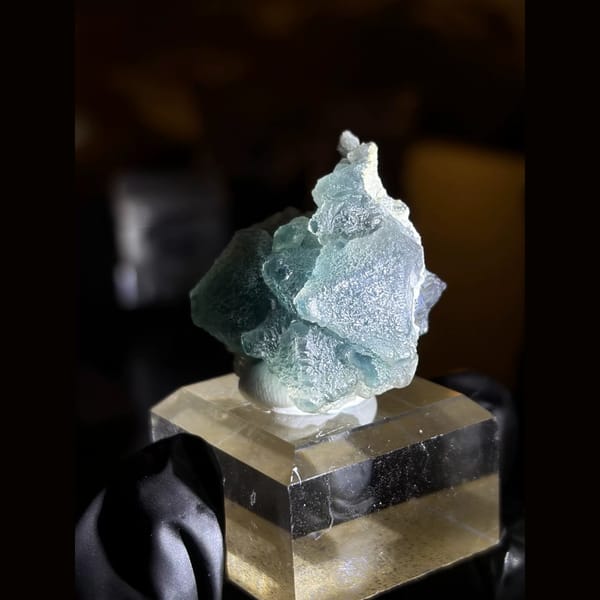 Etched octahedral blue-green fluorite from Huanggangliang — alternate view
