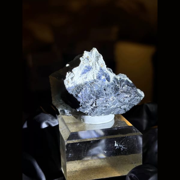 Etched octahedral blue-green fluorite from Huanggangliang — alternate view