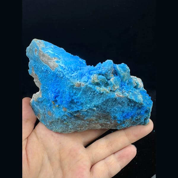 Bright blue gibbsite and allophane from Qinglong — complete view