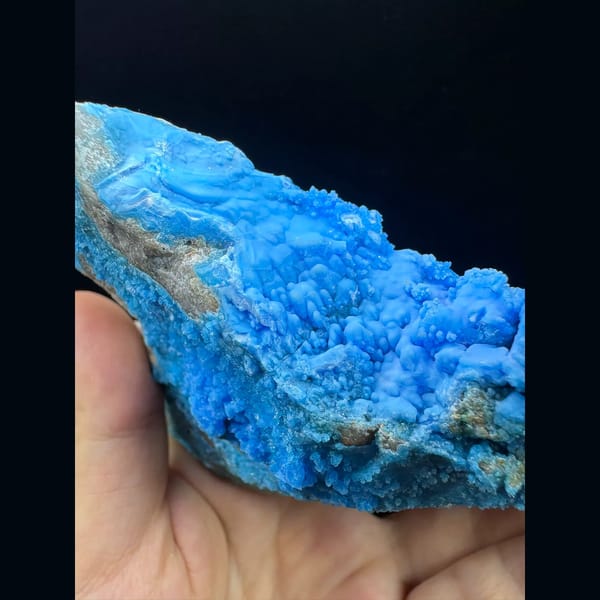 Bright blue gibbsite and allophane from Qinglong — alternate view