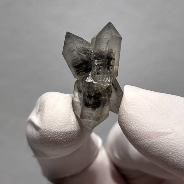 Dt quartz Yunnan 2.1 cm — complete view