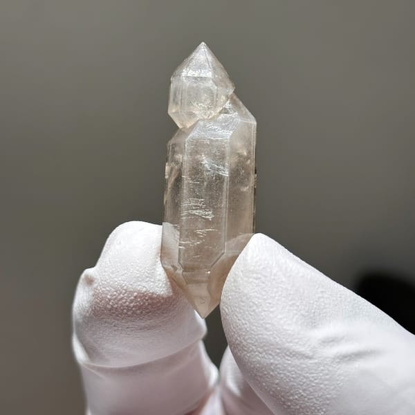 Porcelain Sketch DT Quartz Yunnan 3.9 cm — complete view