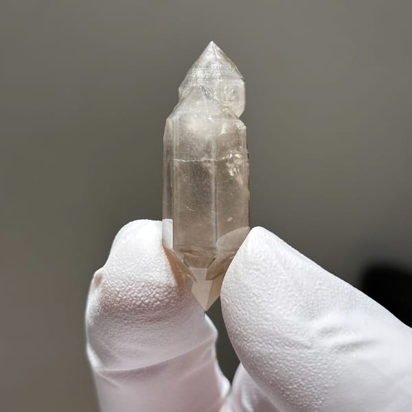Porcelain Sketch DT Quartz Yunnan 3.9 cm — detail view