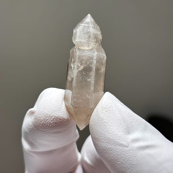 Porcelain Sketch DT Quartz Yunnan 3.9 cm — detail view