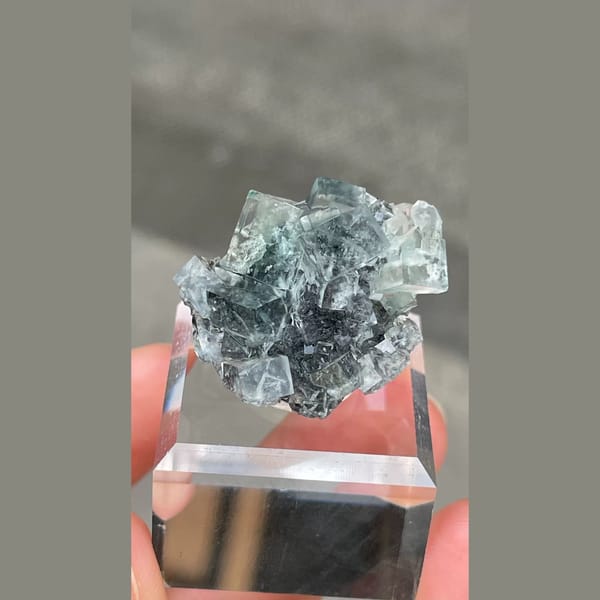 Glassy seaweed-green fluorite from Xianghualing — detail view