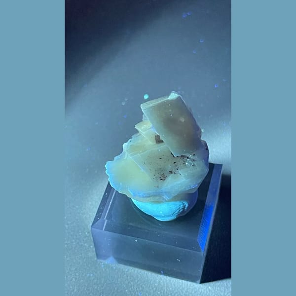 Hemimorphite with Calcite Mexico 3.1 cm — complete view