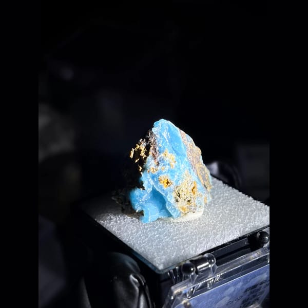 Ice-blue hemimorphite from Yunnan — alternate view