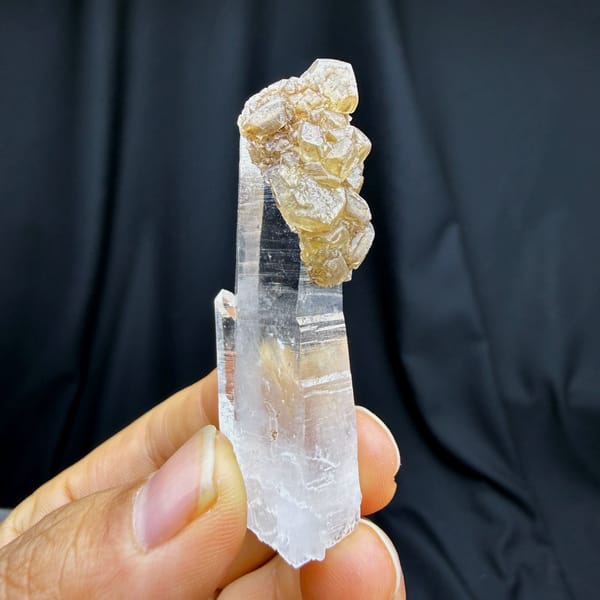 Complete alternate source-photo view of the Inner Mongolia quartz specimen