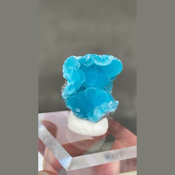 Velvety blue ball hemimorphite from Guangdong — detail view