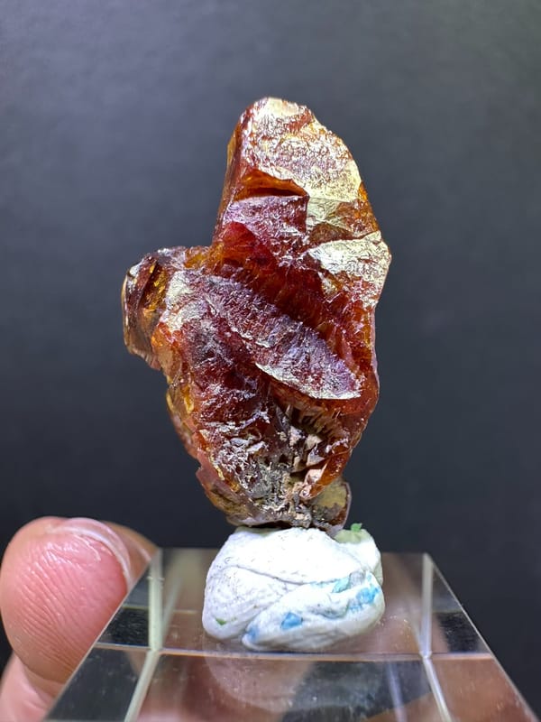 Reverse view of the complete skeletal vanadinite specimen