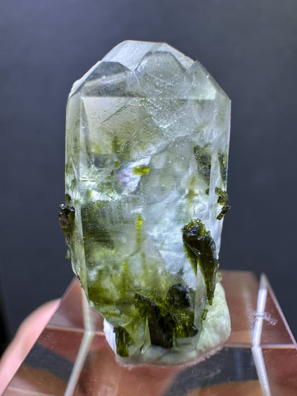 Front view of the exact epidote-included quartz from Pakistan