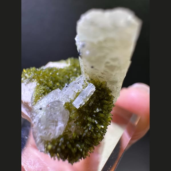 White zeolite crystal over green epidote from Fujian — detail view
