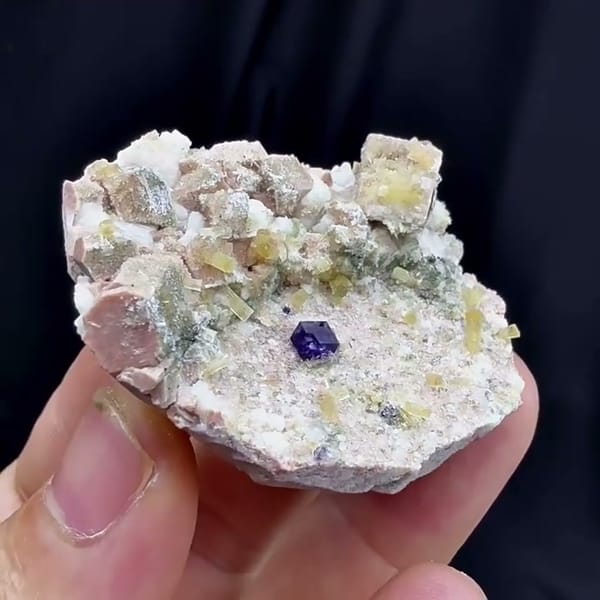 Complete oblique profile of the exact fluorite association