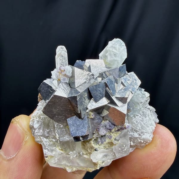 Complete front profile of the Yaogangxian mineral association