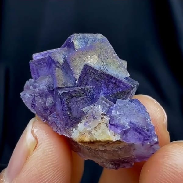 Complete side source-video view of the Inner Mongolia fluorite specimen