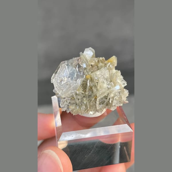 High-clarity quartz with muscovite from Xuebaoding — detail view