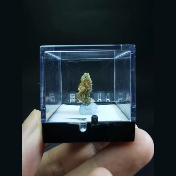 Skeletal golden garnet on epidote — alternate view