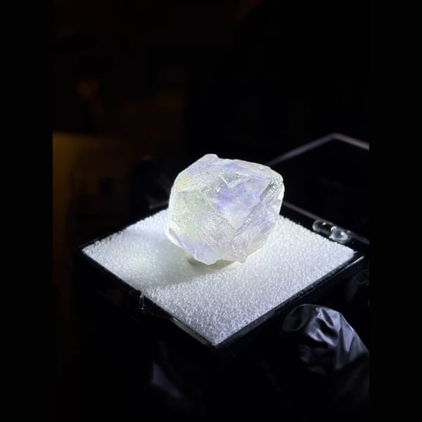 Tanzanite blue-violet fluorite from Fujian — alternate view