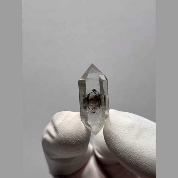 Dt quartz Yunnan 2.8 cm — complete view