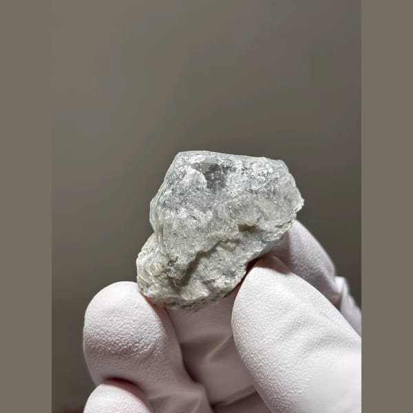Aquamarine Crystal Xuebaoding 3.9 cm — alternate view