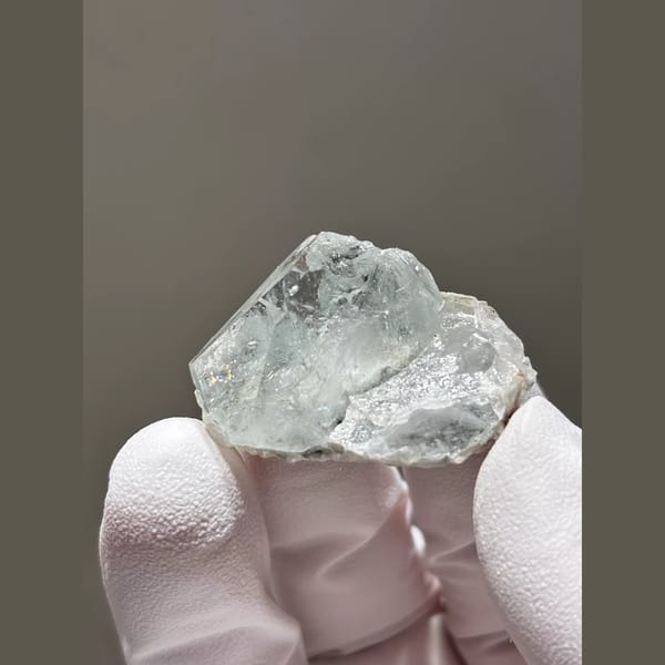 Aquamarine Crystal Xuebaoding 3.9 cm — alternate view