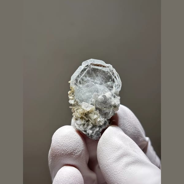 Aquamarine with Mica, Feldspar and Quartz Xuebaoding 3.5 cm — complete view