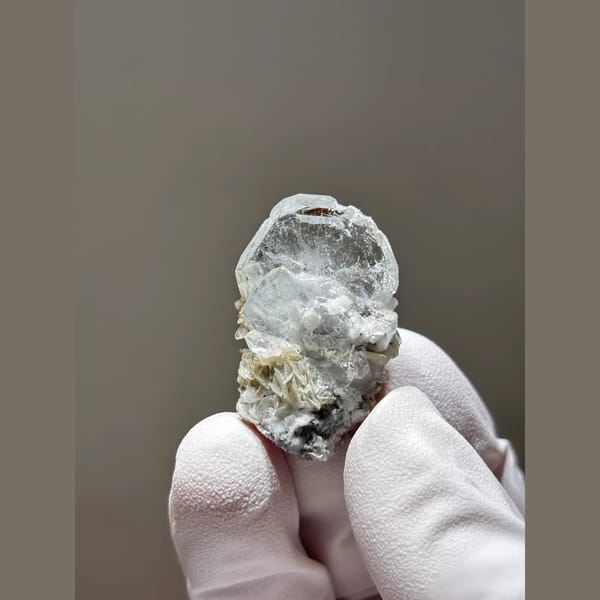 Aquamarine with Mica, Feldspar and Quartz Xuebaoding 3.5 cm — detail view