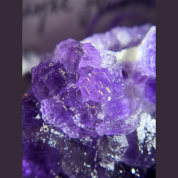 Deep purple etched fluorite on white quartz from De'an — detail view