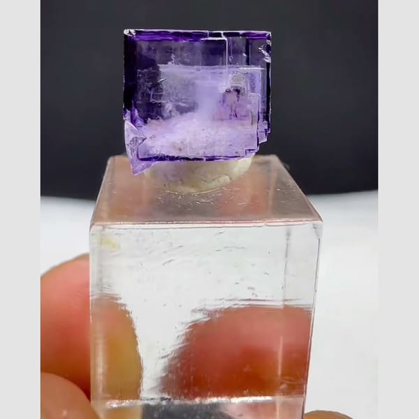 Small Glassy Purple Fluorite Yaogangxian 0.9 cm — complete view