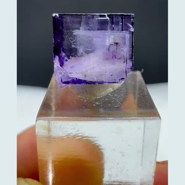 Small Glassy Purple Fluorite Yaogangxian 0.9 cm — detail view