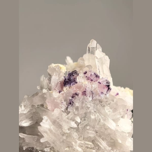 Pink Fluorite with Quartz Inner Mongolia 7.0 cm — detail view