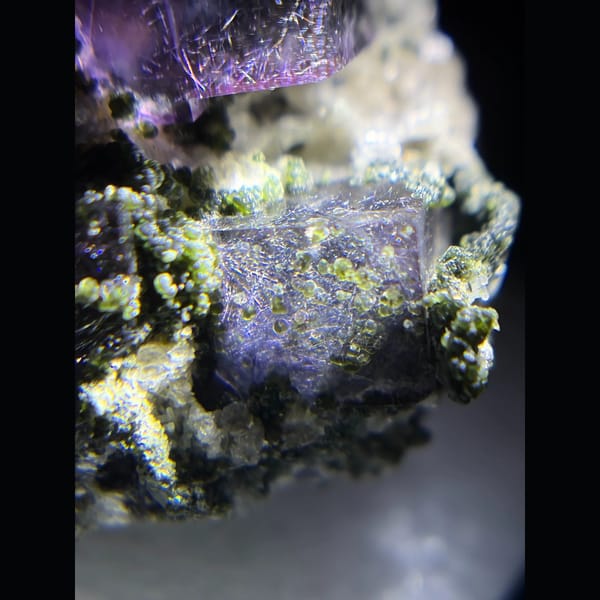 Purple fluorite with chlorite and quartz from Yaogangxian — detail view