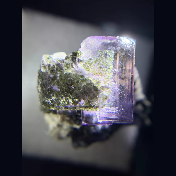 Purple fluorite with chlorite and quartz from Yaogangxian — detail view