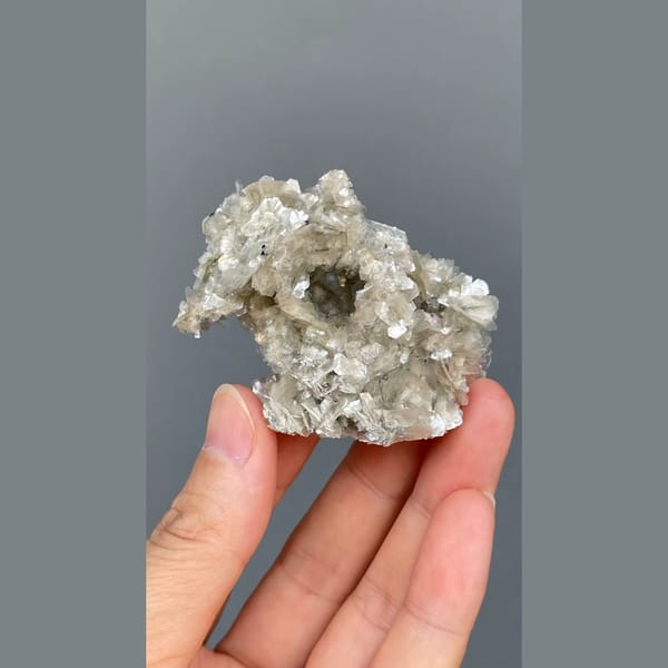 Bird's nest muscovite from Xuebaoding — alternate view