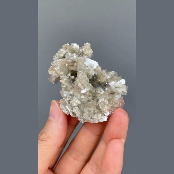 Bird's nest muscovite from Xuebaoding — detail view
