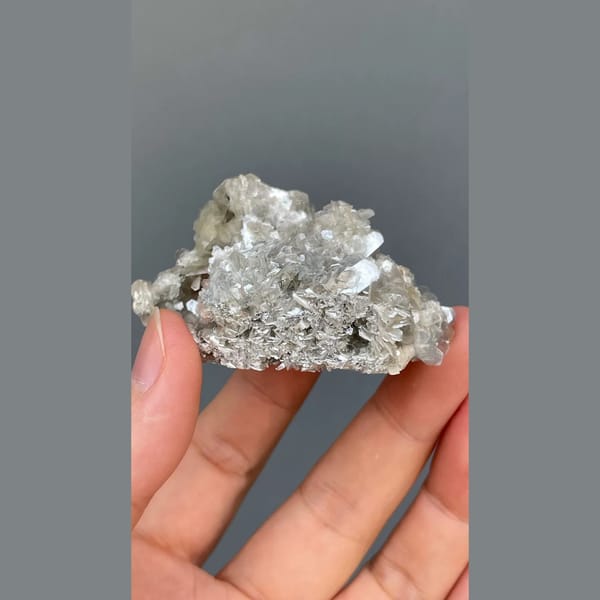 Bird's nest muscovite from Xuebaoding — detail view