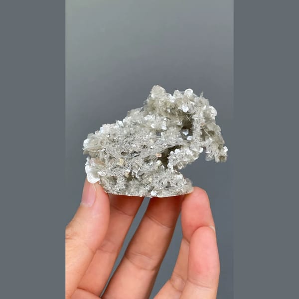 Bird's nest muscovite from Xuebaoding — detail view
