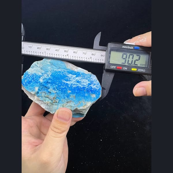 Wave-pattern blue gibbsite and allophane from Qinglong — alternate view