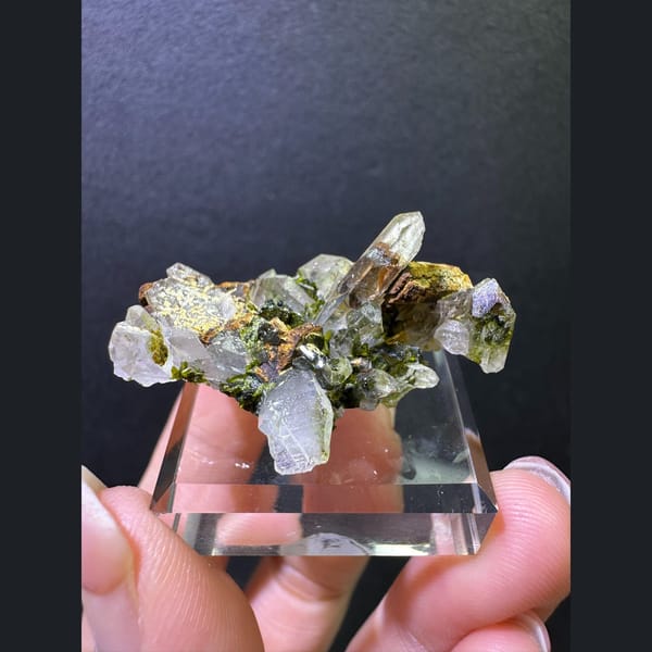 Clear quartz with olive epidote from Sichuan — complete view