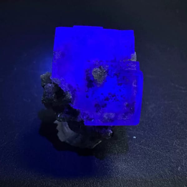 Garden Fluorite with Mica Yaogangxian 3.1 cm — complete view