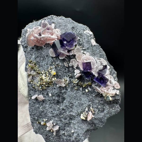 Purple-blue cubic fluorite with pyrite and rhodochrosite — complete view
