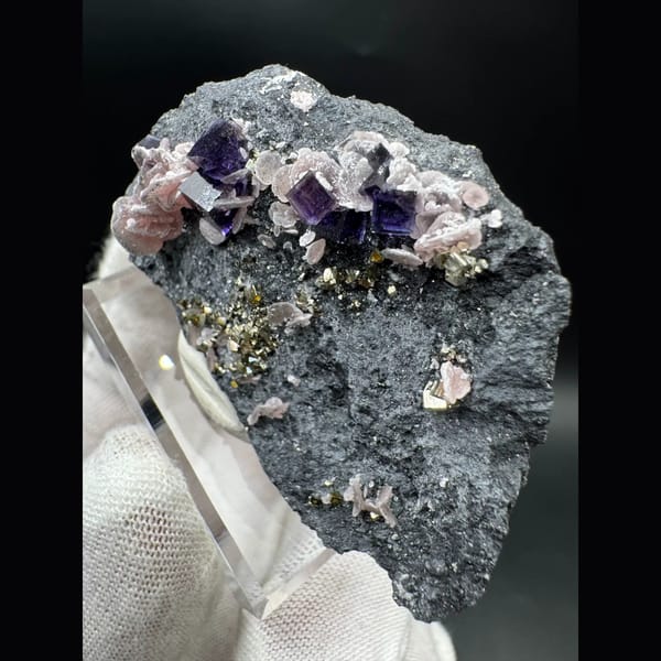 Purple-blue cubic fluorite with pyrite and rhodochrosite — alternate view