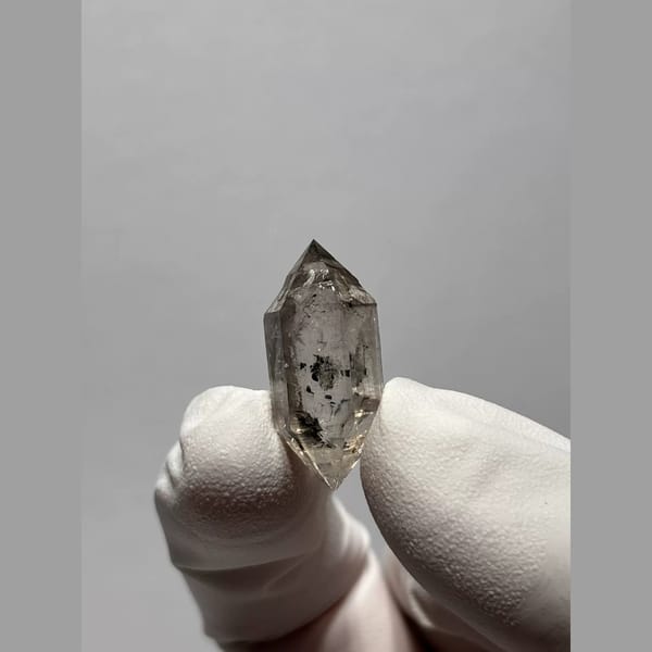 Enhydro DT Quartz Yunnan 2.5 cm — complete view