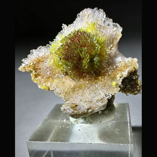 Creedite Flower with Carlhintzeite Center Qinglong 3.0 cm — complete view