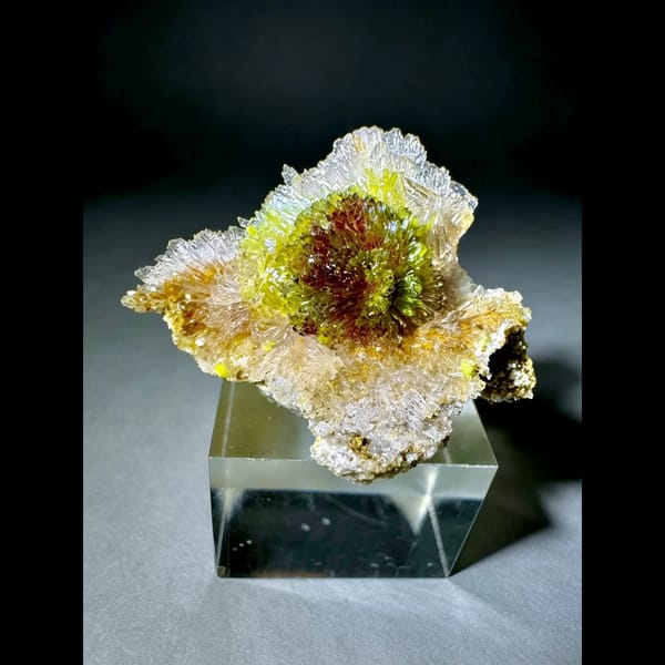 Creedite Flower with Carlhintzeite Center Qinglong 3.0 cm — alternate view
